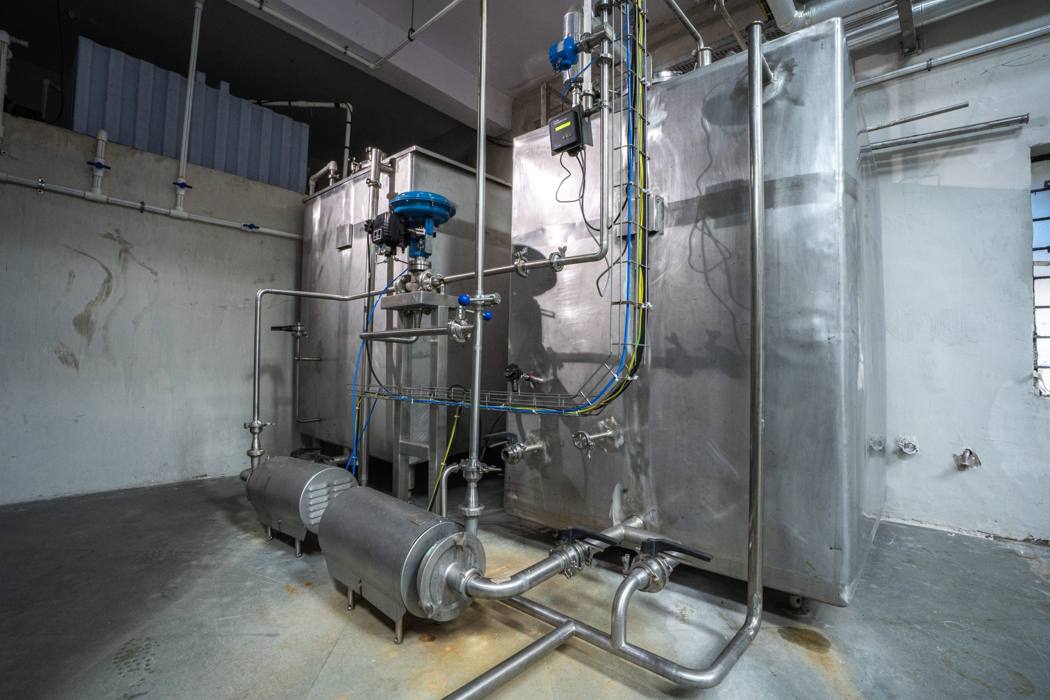 Conical fermenters on the SPH brewery floor